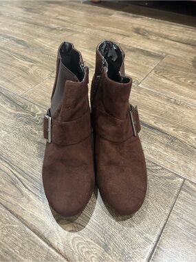 comfort plus by Predictions Women's Suede Brown Chukka Boots with Buckle